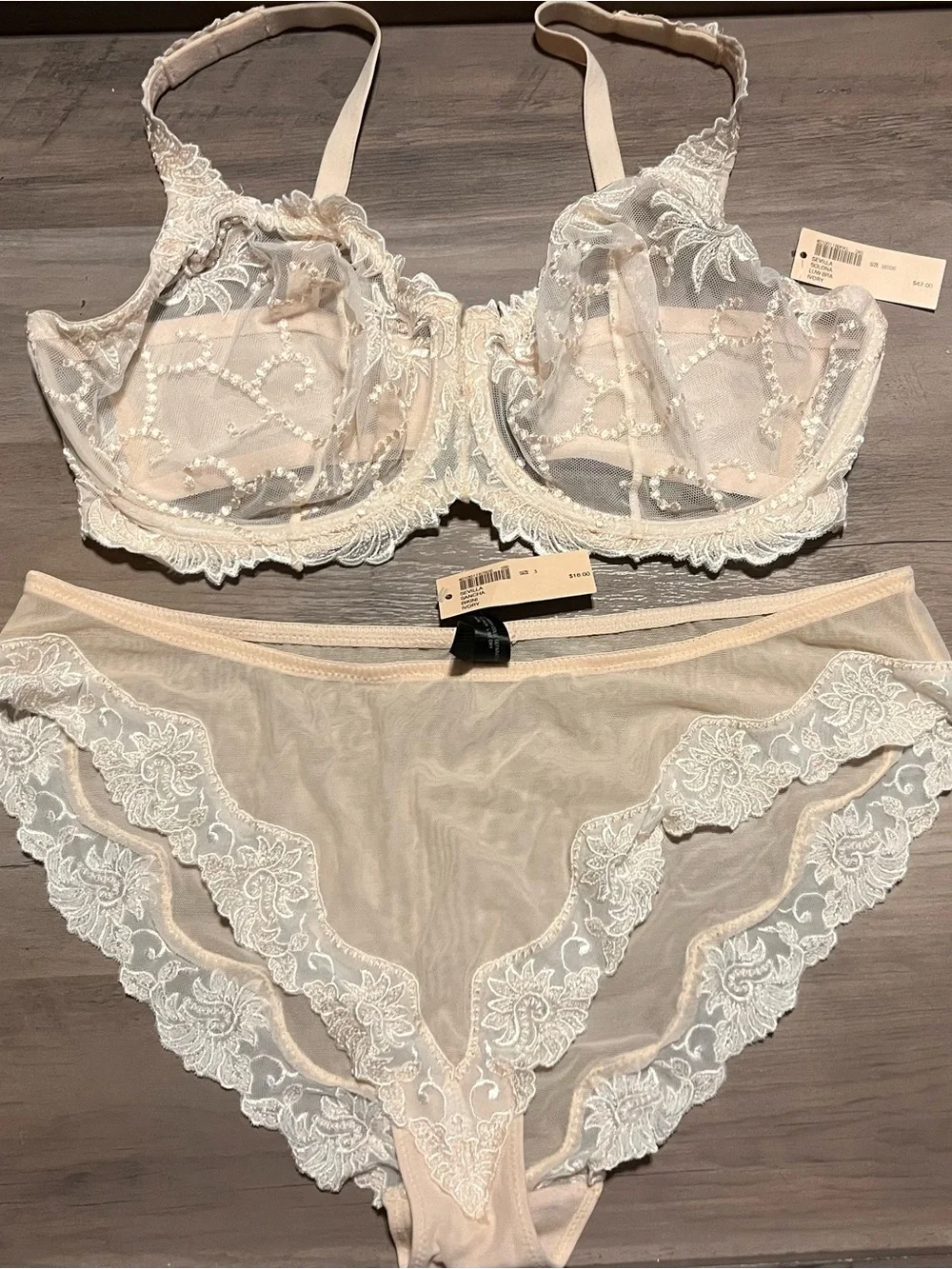 Soma Delicate Lace Underwire Bra & Panty Set - Cream - NWT